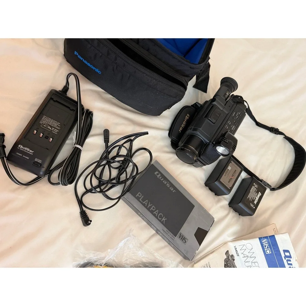 Quasar VM525 QuarterBack VHS-C Camcorder Bundle 80x Digital Zoom EIS Vintage Kit